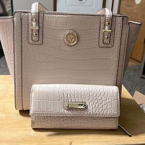 Anna Klein Tote and wallet.